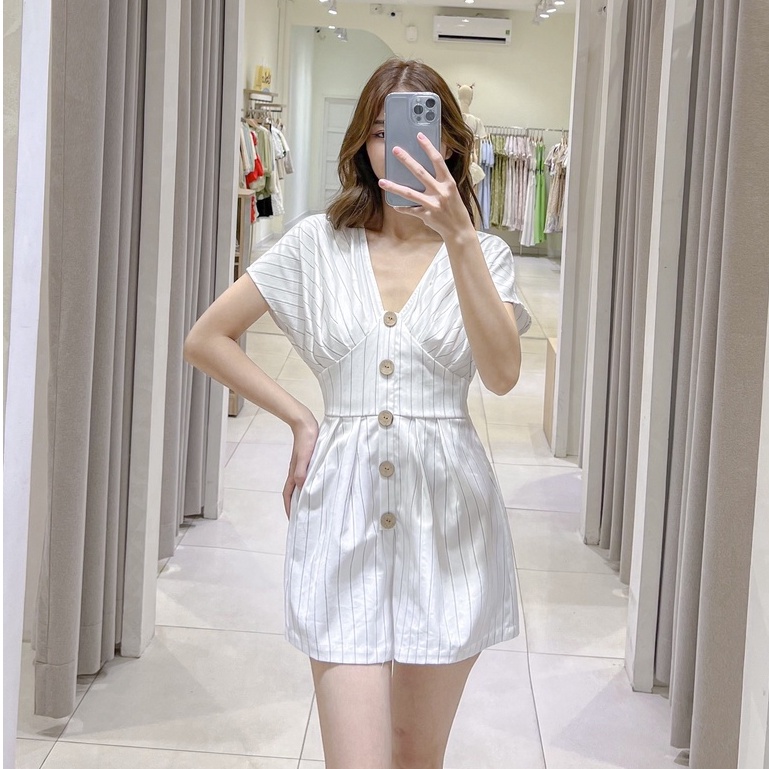 Jumpsuit JENNIE - Jum liền quần nút gỗ cánh dơi | BigBuy360 - bigbuy360.vn