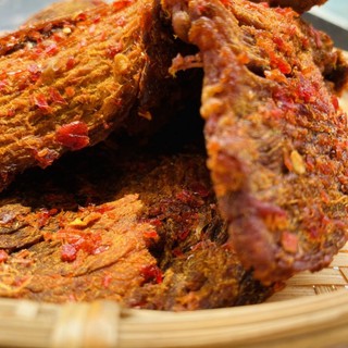 Khô bò miếng mềm Hồng Ngự (lon pet 300gr)