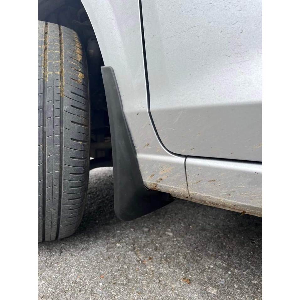 Bộ Chắn Bùn Bánh Xe Toyota AVANZA 2022-23 Mẫu Nhựa Đen Cao Cấp