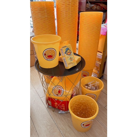 ly khủng lồ tặng khăn ướt mini con vịt vàng