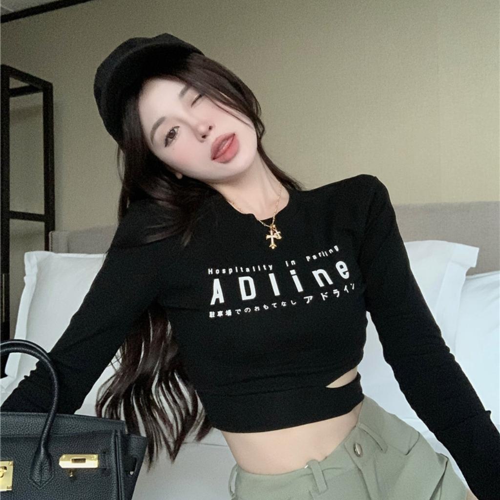 Áo croptop nữ tay dài cổ tròn khoét eo tôn dáng Xquin, Áo kiểu nữ tay dài in chữ ôm body hở eo cực xinh