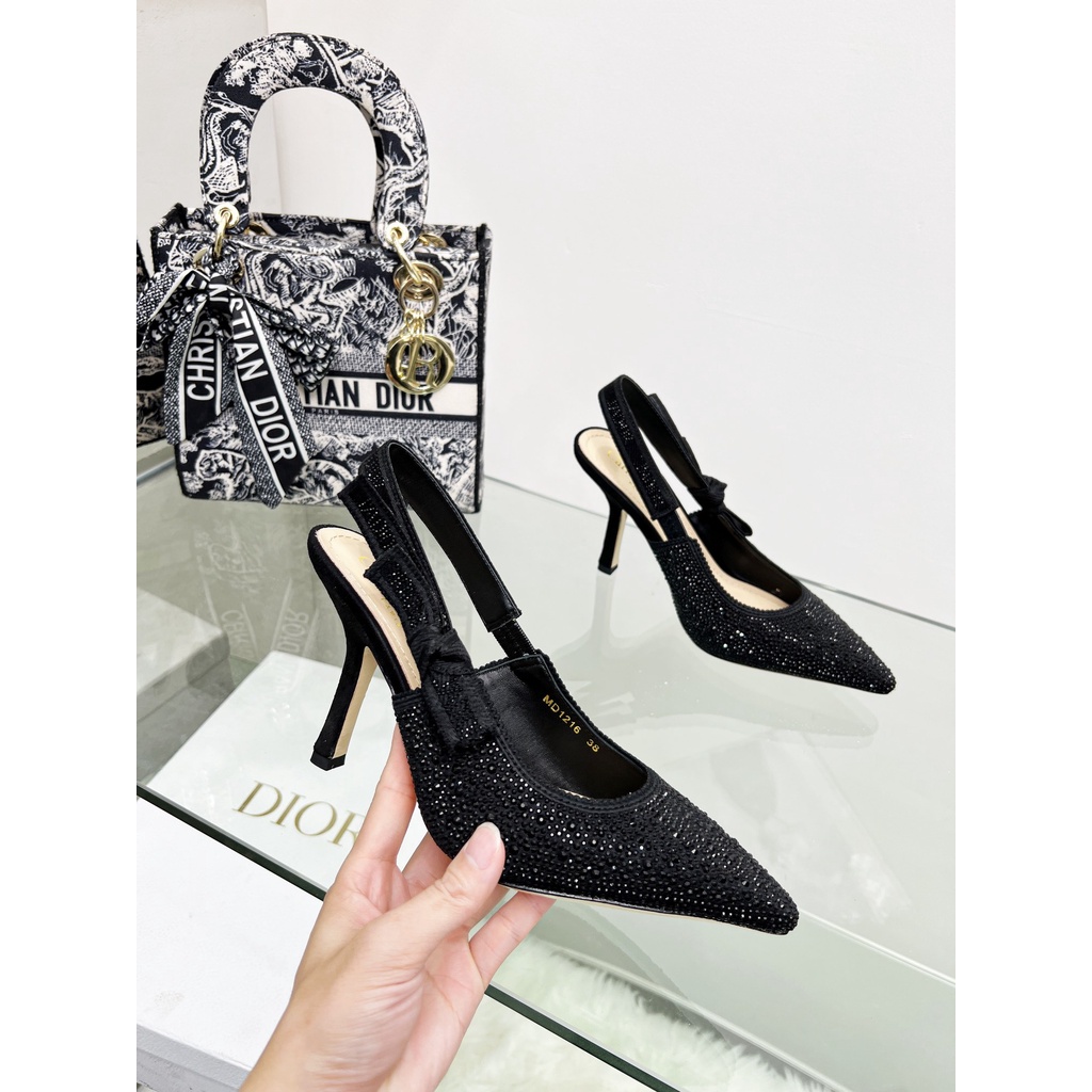 Giày cao gót da nữ đính đá sang trọng của Dior CD