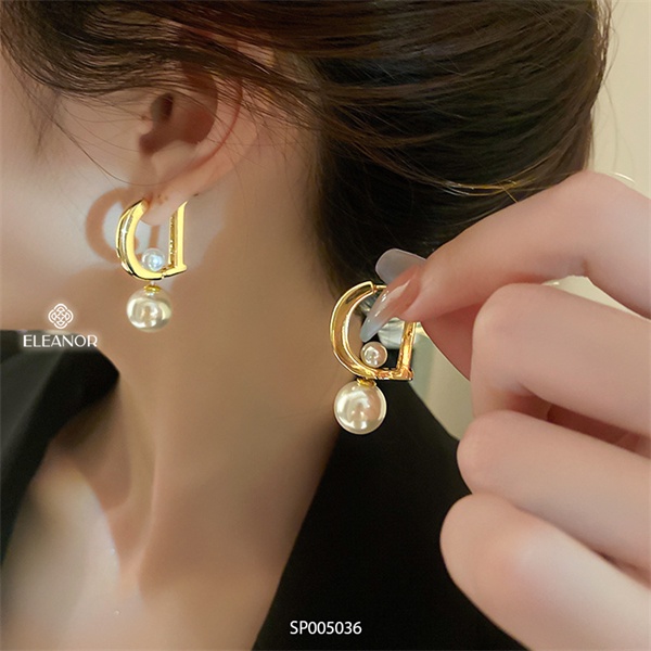 Bông tai nữ chuôi bạc 925 Eleanor Accessories chữ D ngọc trai nhân tạo phụ kiện trang sức 5036