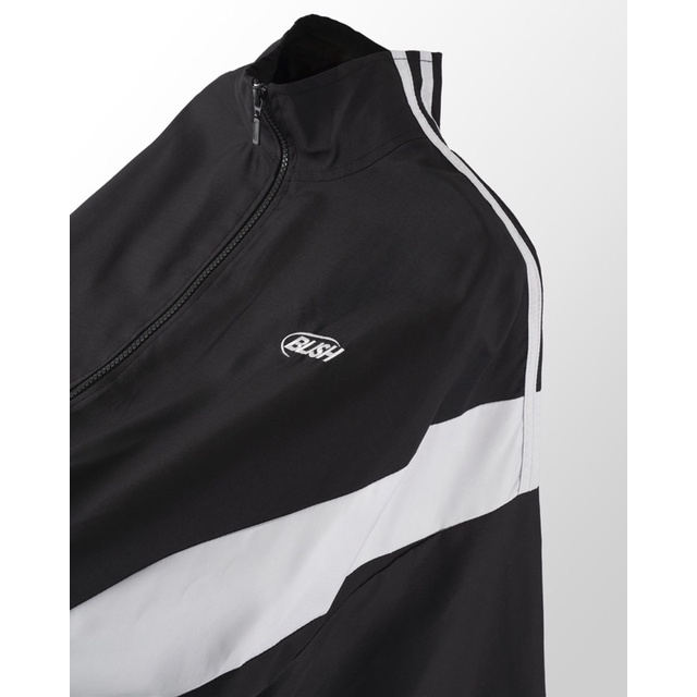 Áo khoác dù BLISH đen - phối xám trắng.