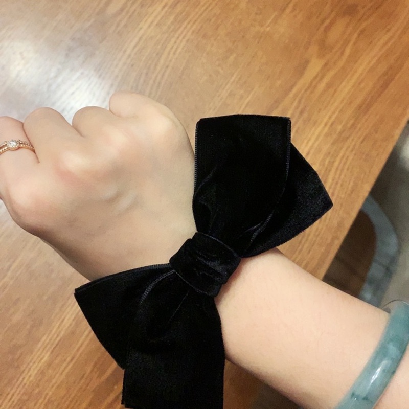 Dây Cột Tóc Nhung Đen Bản Lớn Hình Bướm Cho Nữ 2023