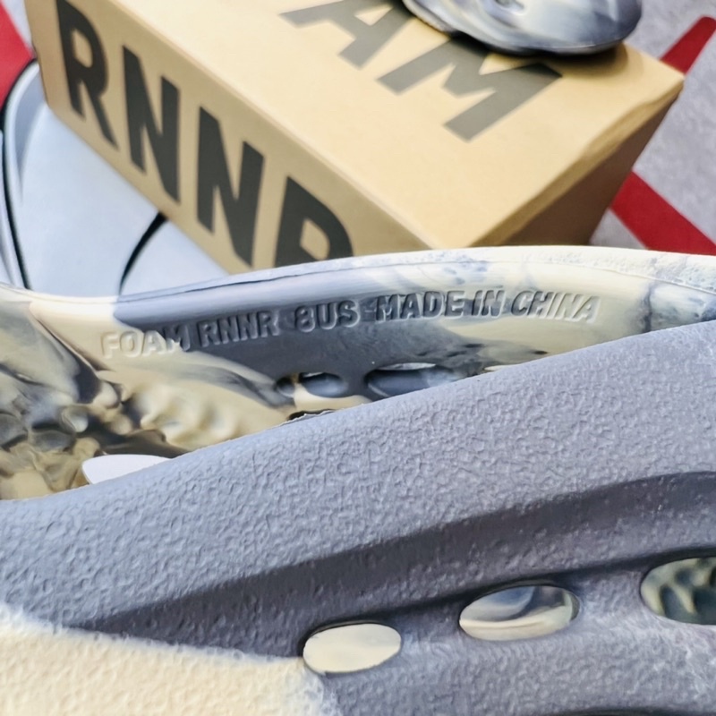 Sneaker YZ Foam Runner Hàng SC