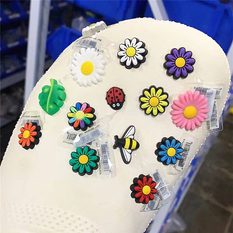 Jibbitz Crocs Button Dễ thương đầy màu sắc Daisy loạt giày trang trí Mini Bee Ladyboy phong cách giày phù hiệu FZL11