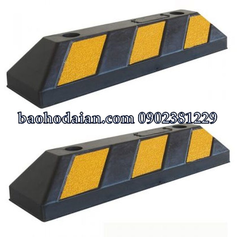 Chặn bánh xe ô tô, chèn bánh xe tải trọng lượng 4.5 kg (kích thước 550 x 150 x100mm )