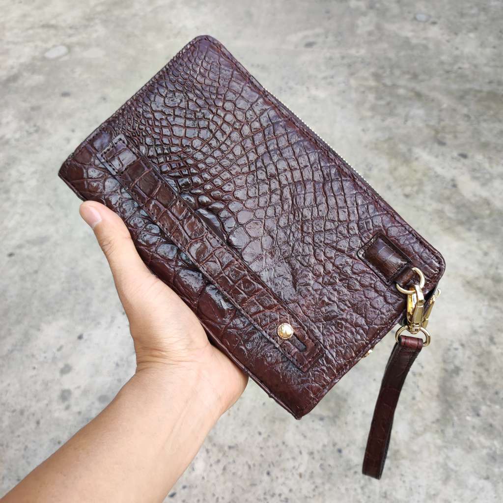 Cầm tay có khóa số. Da bắp cá sấu siêu lớn!