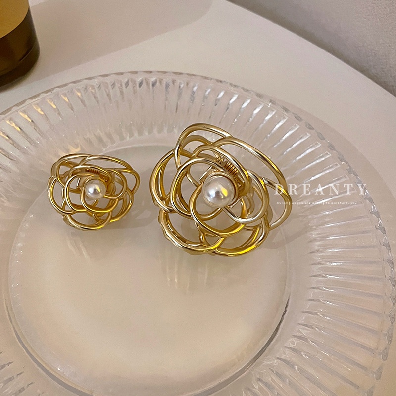 Kẹp Tóc Hình Cá Mập Đính Hoa Trà Và Ngọc Trai Giả Bằng Kim Loại Phong Cách Retro Thời Trang