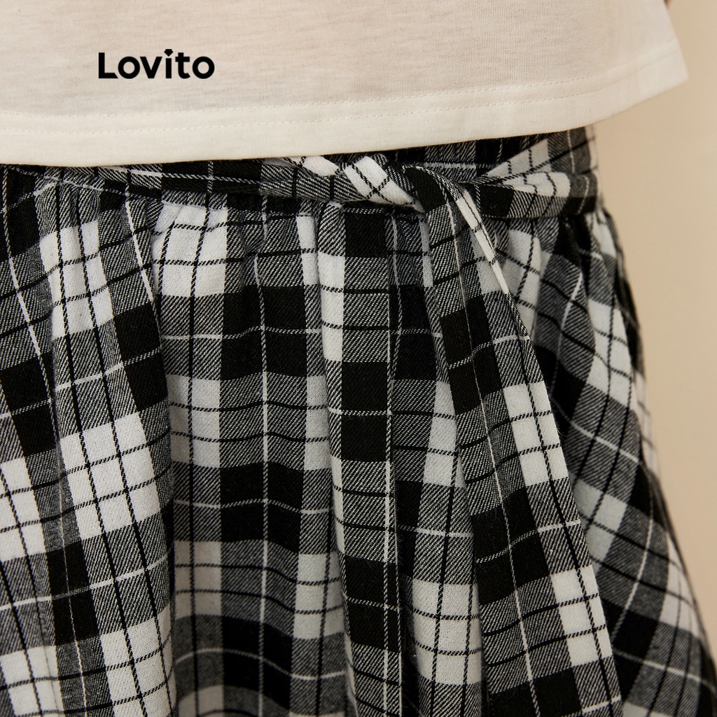 Váy Lovito dáng xòe họa tiết ca rô thắt lưng dây rút phong cách preppy L19D025 (Màu trắng &amp; đen)