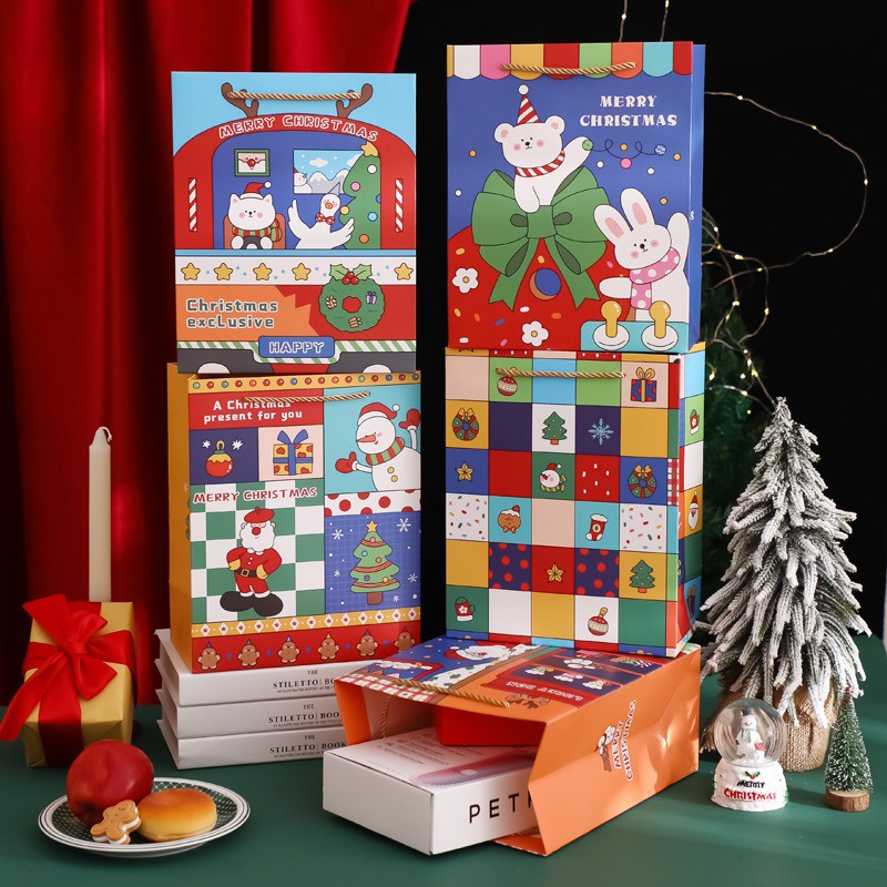 GIẤY GÓI QUÀ KÈM TÚI ĐỰNG QUÀ GIÁNG SINH, NOEL HỌA TIẾT XINH XẮN