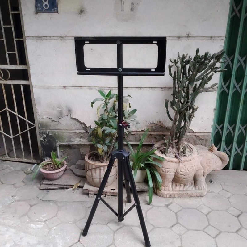 Giá treo tivi di động