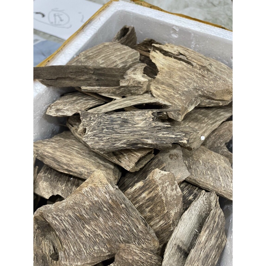 Trầm Miếng xông nhà. Hàng sạch thơm chuân , TẨY UẾ  MAY MẮN CỰC