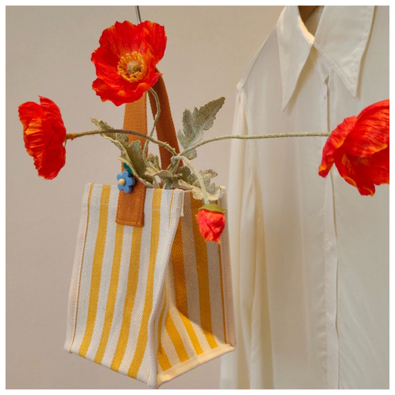 Túi canvas Vuông Nhỏ Cầm Tay Họa Tiết Sọc Ngang Có Đinh Vít Thời Trang Phong Cách ins Mới Cho Nữ