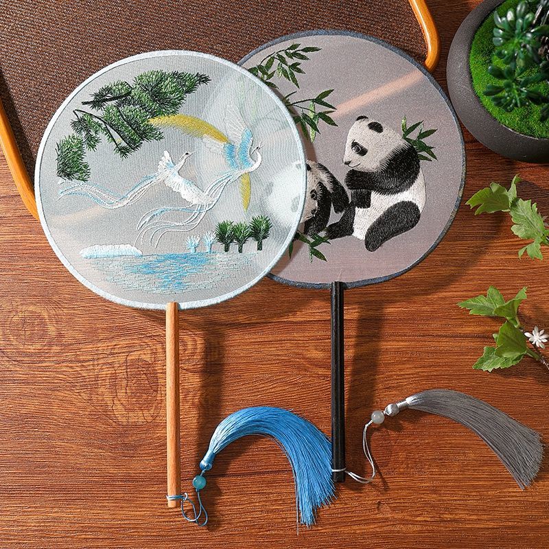 Quạt Hai Mặt Thêu Họa Tiết Phối Tua Rua Phong Cách Trung Hoa 12.29