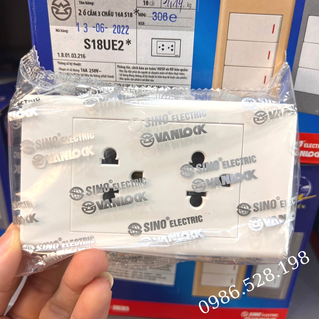Ổ cắm đôi 3 chấu Sino - Vanlock S18 chính hãng
