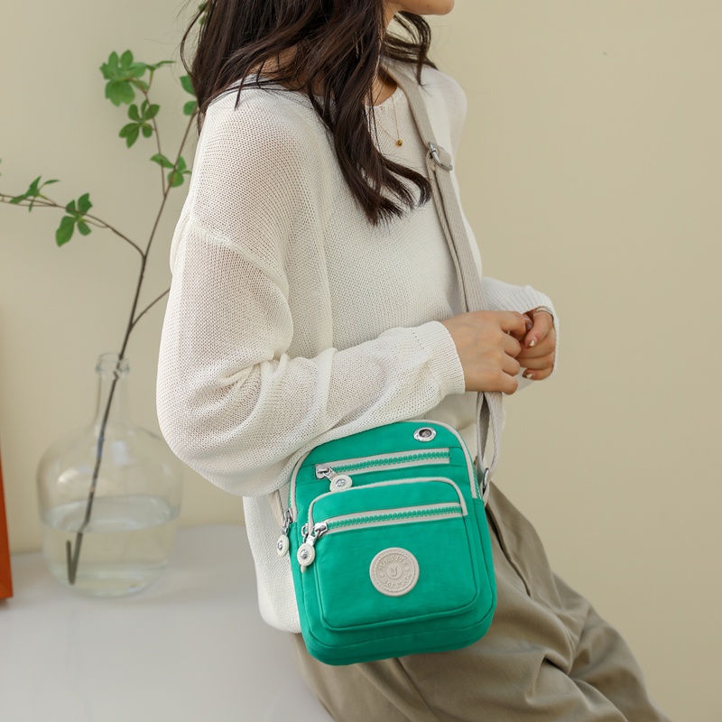 Túi Đeo Chéo Mini Hình Vuông Có Lỗ Xỏ Tai Nghe Điện Thoại Di Động Cho Nữ