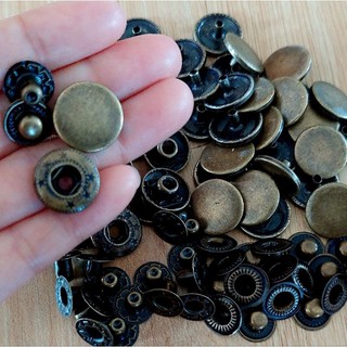 Nút bấm 4 chi tiết (50 bộ)