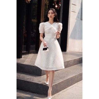 Váy trắng cổ nơ lệch