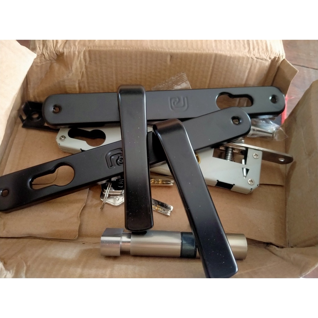 Khóa cửa nhựa hợp kim nhôm Chugn hệ 44 tay nắm gạt