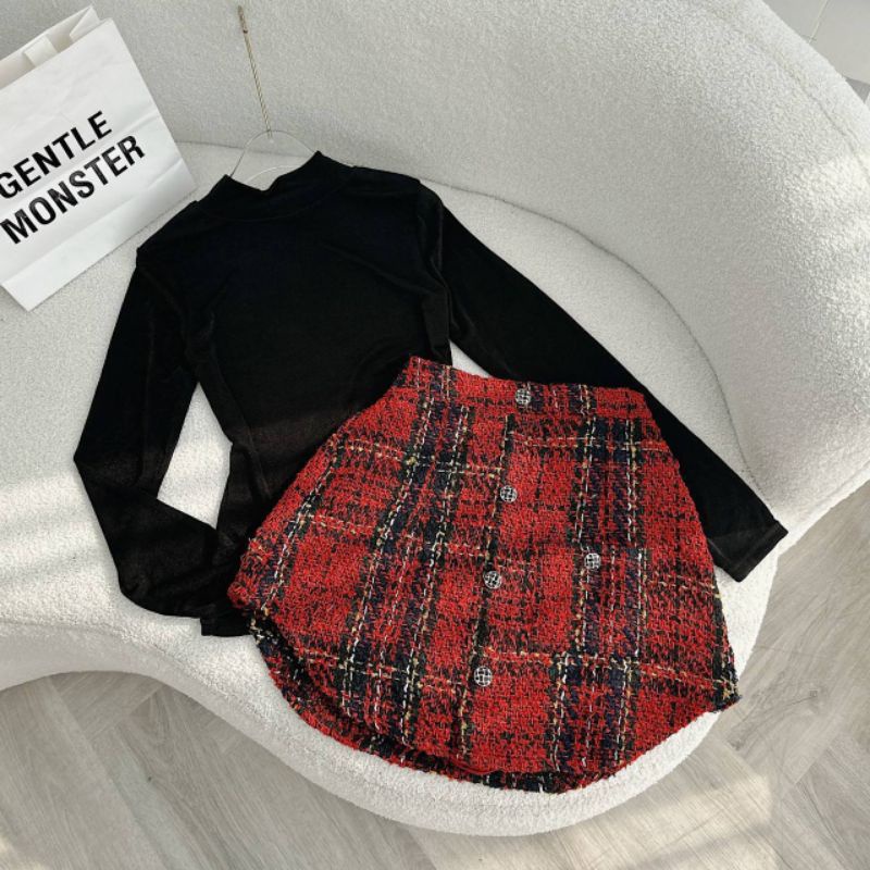 SET ÁO PULL ĐEN CỔ CAO KÈM CHÂN VÁY DẠ KẺ ĐỎ LAI BẦU