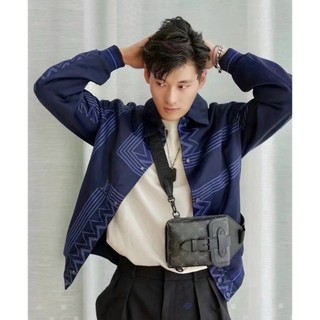 Túi đeo chéo nam 𝗟𝗩 màu đen size 13cm fullbox