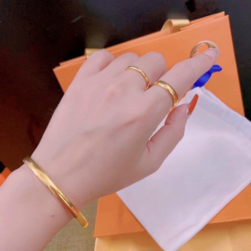 Vòng tay titan trơn khoá cài cam kết không đen không gỉ VT52