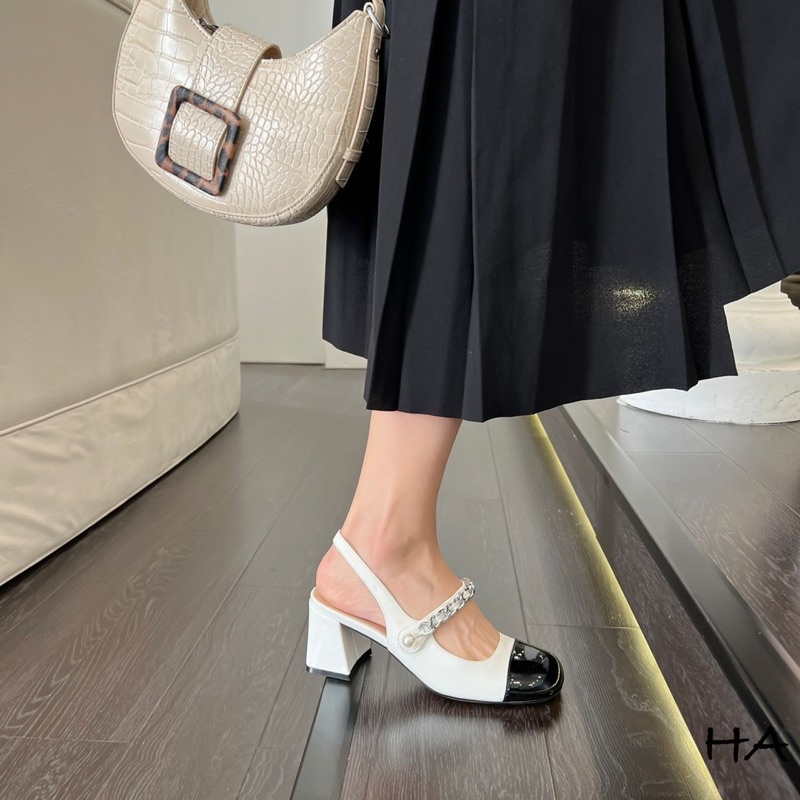 Sandan miumiu vá mũi quai xích đính ngọc, gót vuông 7f . Hàng quảng châu cao cấp đầy đủ hộp túi