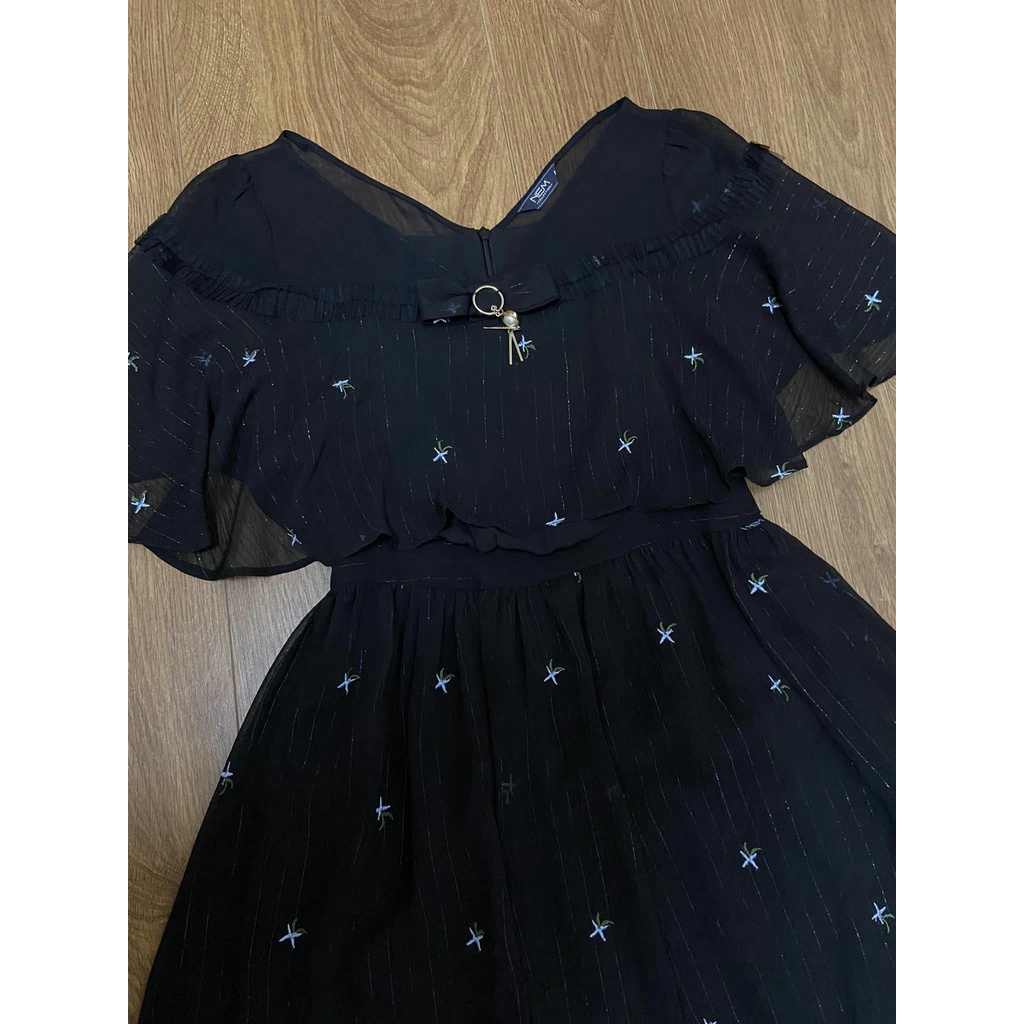 Váy nem size 4, mới 95%