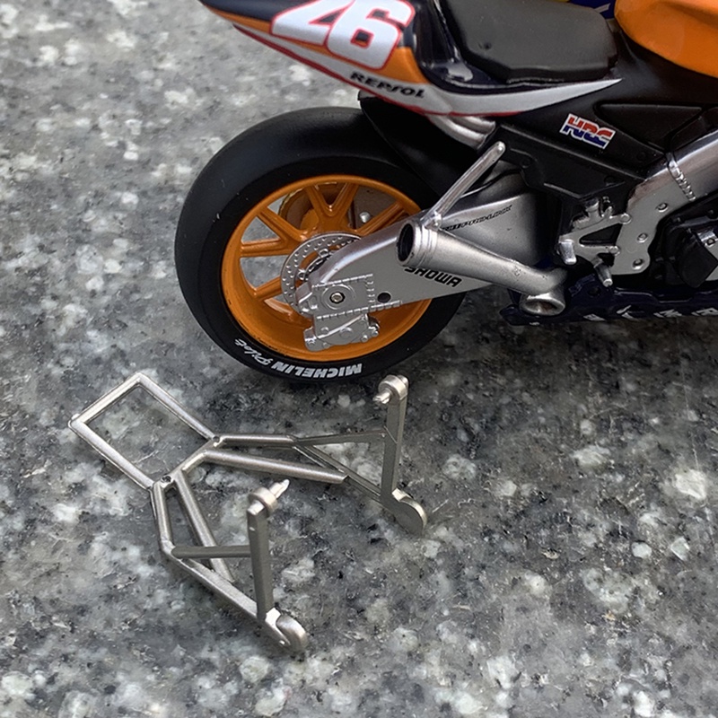 _✇Mô Hình Xe Mô Tô Yamaha Yzr M1 Honda Rc211v Tỉ Lệ 1: 18