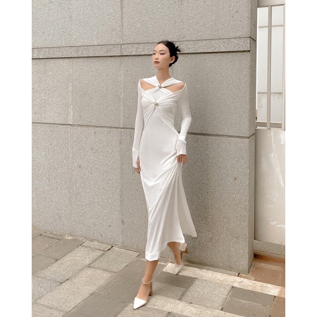 Đầm body tay dài khoét ngực logo đá 🖤