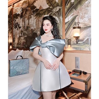 ĐẦM BẸT VAI NƠ NGỰC