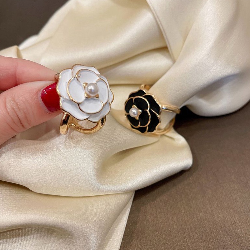 Ghim Cài Khăn Choàng Lụa Tráng Men Hình Hoa Trà Đính Ngọc Trai Phong Cách Pháp Cổ Điển