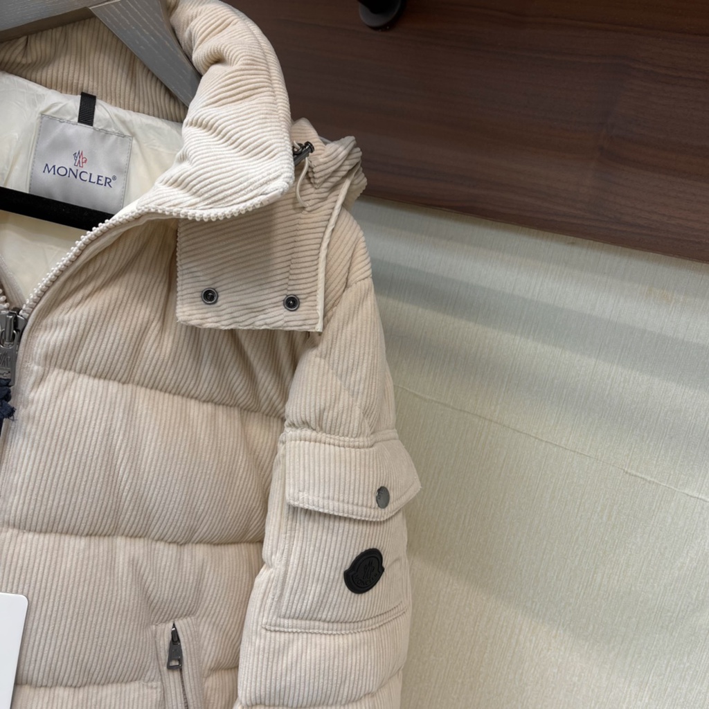 Áo khoác phao len tăm thời trang cao cấp Moncler thiết kế trẻ trung, năng động