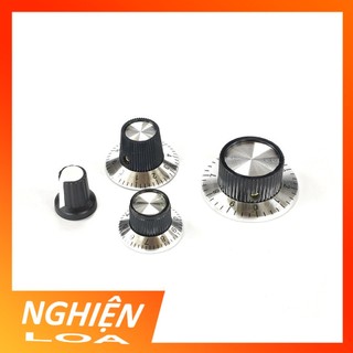 Núm volume vành nhôm cổ điển