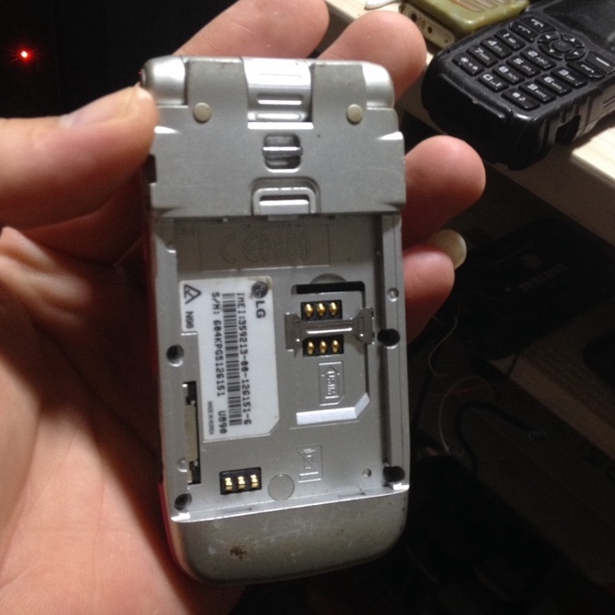 Xác LG  U890 không bin không nắp, không rõ tình trạng