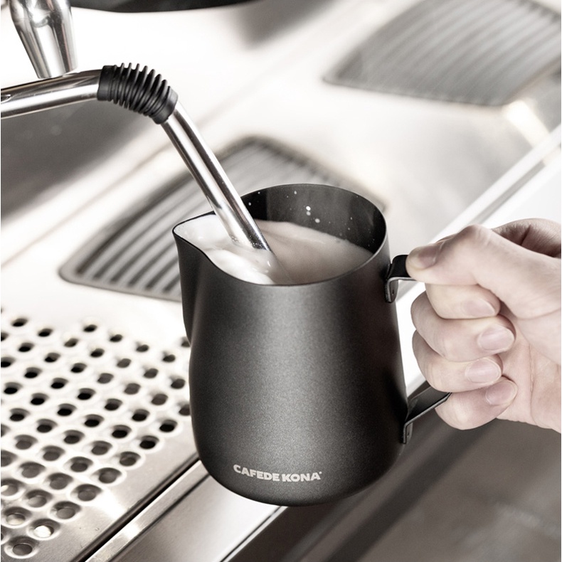 Ca đánh sữa inox phủ Teflon chống dính Cafede Kona dung tích 300ml & 600ml | Làm Capuchino, Latte Art
