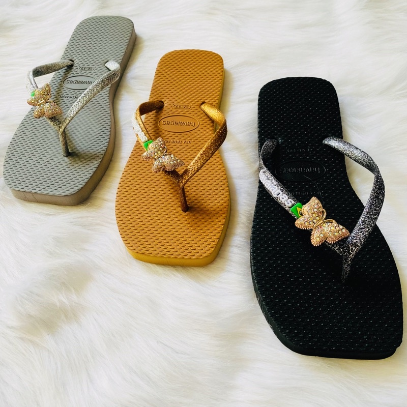 dép kẹp nữ Havaianas mũi vuông quai kim tuyến đính charm bướm chéo