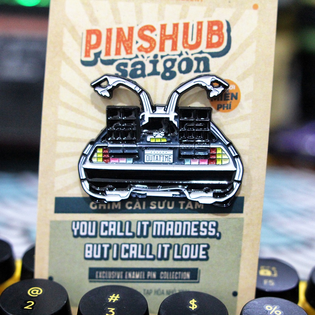 PIN CÀI XE DELOREAN DMC PHIM BACK TO THE FUTURE GHIM CÀI ÁO CHỦ ĐỀ PHIM DỄ THƯƠNG PINSHUB