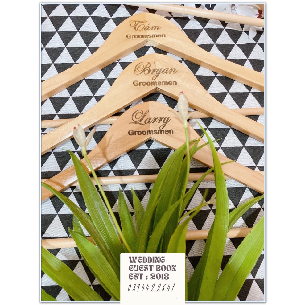 Móc Treo Quần Áo Bằng Gỗ Khắc Chữ Phong Cách Vintage Cho Cô Dâu Chú Rể Thegioipuzzle