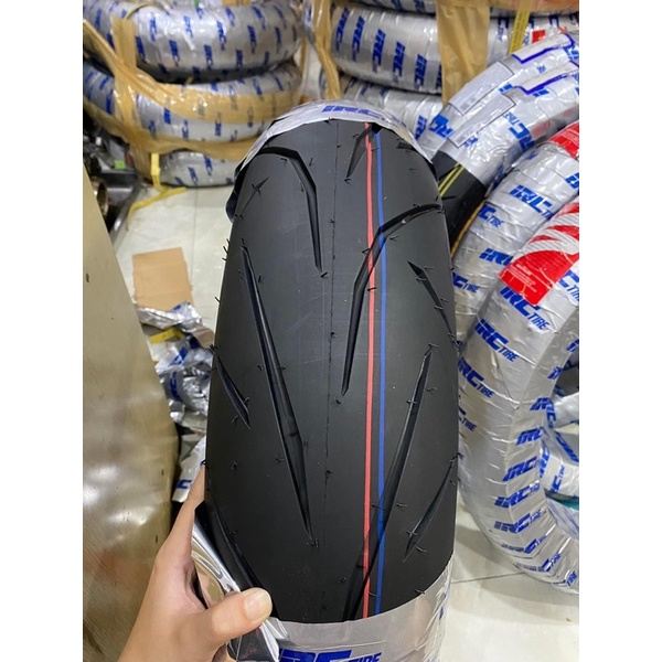Lốp cho xe Honda CB150R, Honda CB300R hiệu IRC size 150/60-17 và 110/70-17