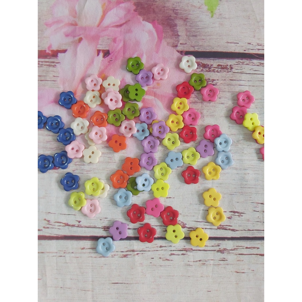 Set 5 nút nhựa Quảng Châu 14mm hình hoa mai nhiều màu