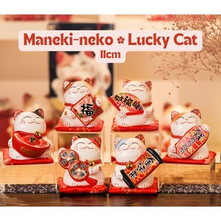 Mèo may mắn maneki-neko kèm gối đỏ nhiều ý nghĩa