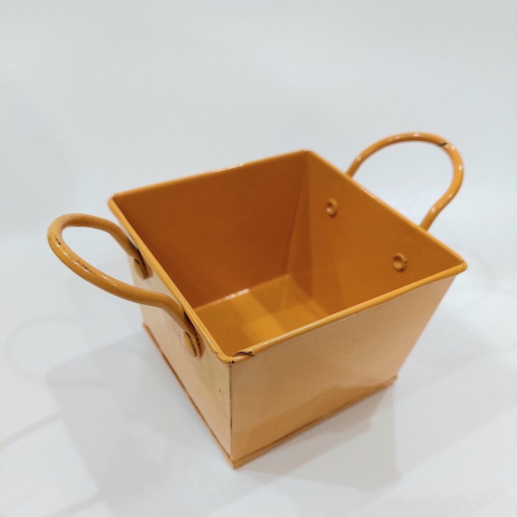 Xô thiếc nhỏ đựng đồ