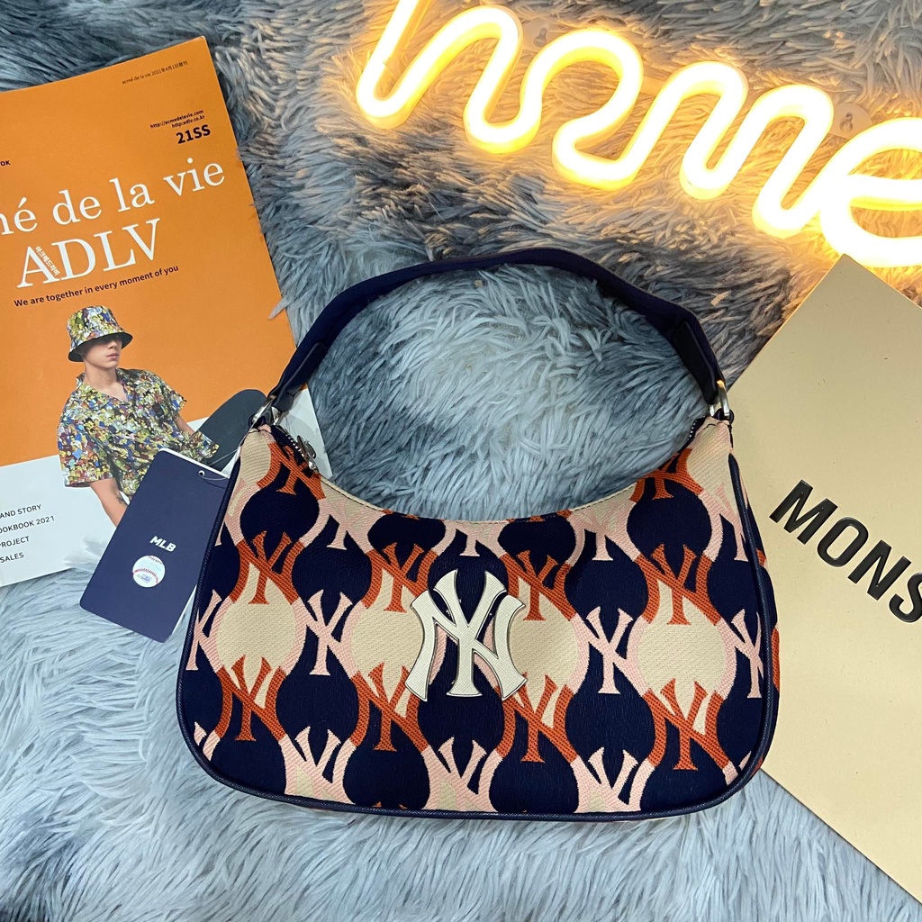 MLB - TÚI ĐEO VAI / ĐEO CHÉO ARGYLE MONOGRAM