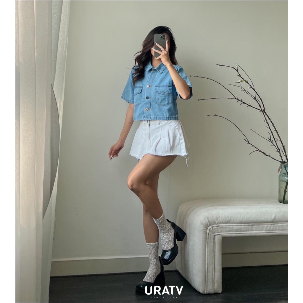Áo sơ mi crop denim 3 nút chỉ nổi tay ngắn URATV