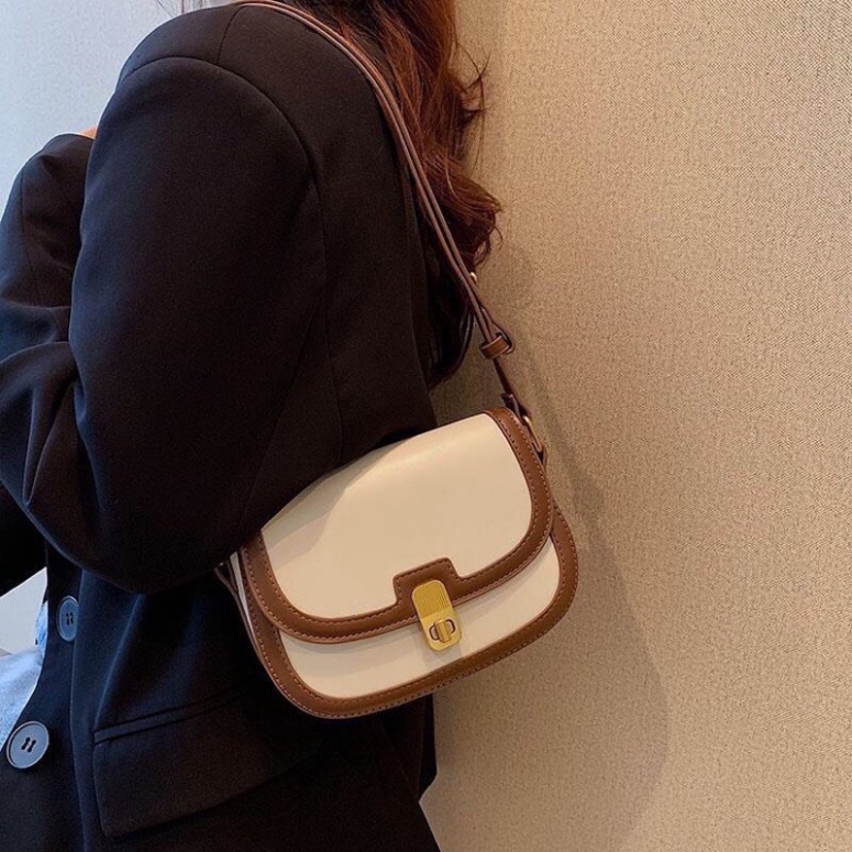 Túi xách nữ đeo chéo phối viền khoá xoay dọc vàng quai liền phong cách hàn quốc