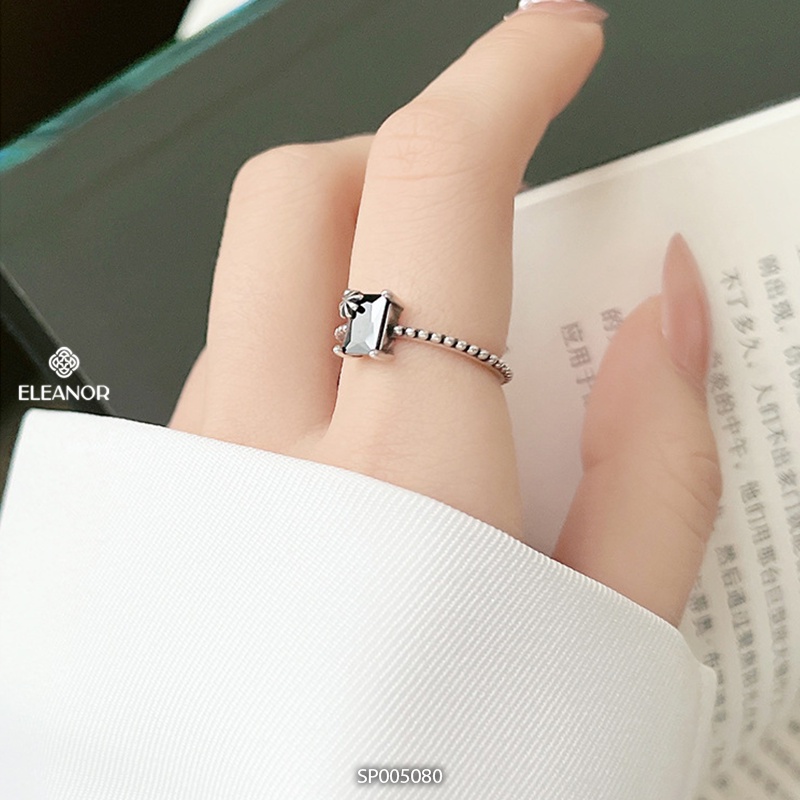 Nhẫn nữ hở bạc 925 Eleanor Accessories hình chữ nhật phối bông hoa đính đá màu đen sang trọng phụ kiện trang sức 5080