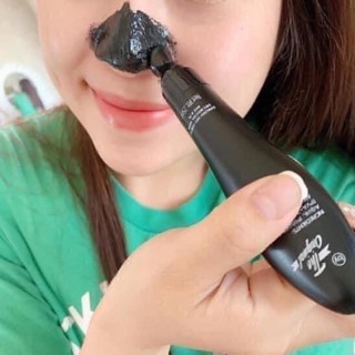 Bút lột mụn đầu đen than tre